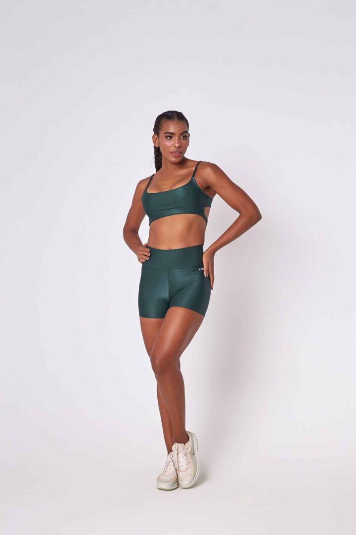 CONJUNTO SHORT CROSS VERDE MILITAR + TOP LIS VERDE MILITAR CANELADO