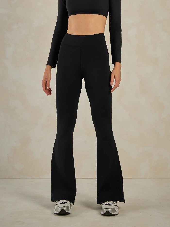 CALÇA FLARE LUISA PRETA