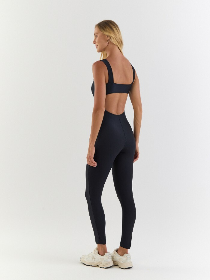 Alternative view of MACACÃO ISIS PRETO CANELADO